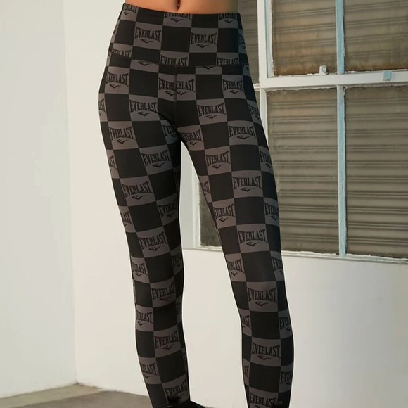 Forever 21 X EVERLAST workout set - Picture 3 of 9